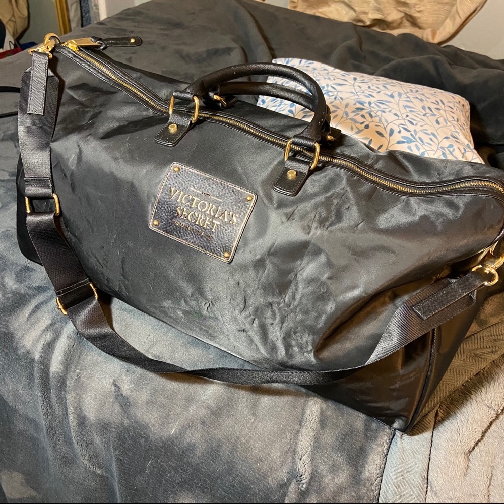 NWOT Victoria’s Secret Sexiest on Earth Duffle ▪️